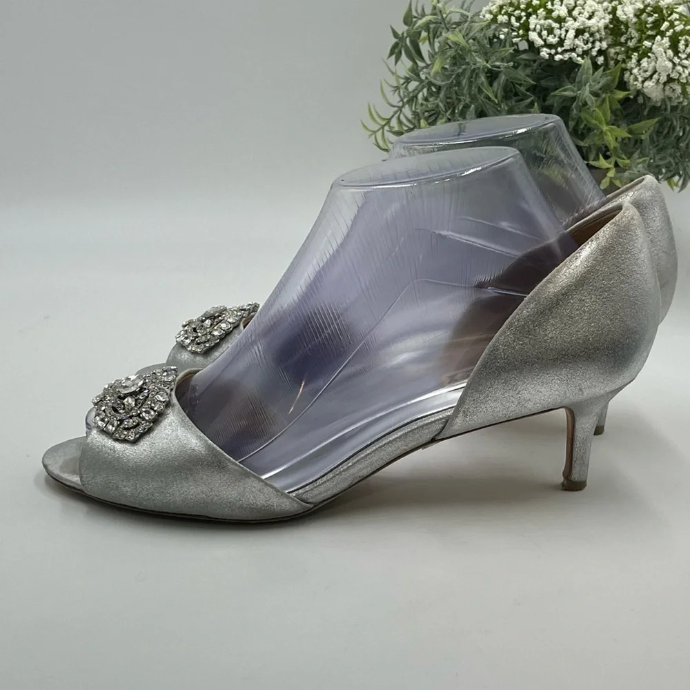 Badgley Mischka Petrina Women's Bridal Silver Metallic Crystal‎ Pumps Sz 8
